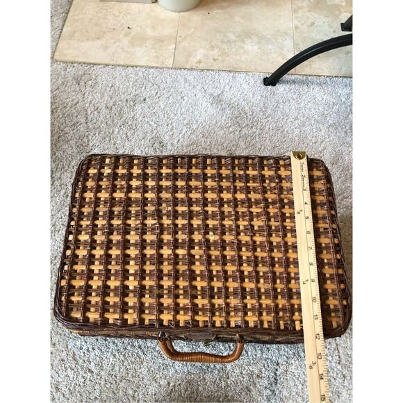 Vintage Women’s Brown Picnic Wicker Basket with Red and White Gingham Plaid Lini - Picture 13 of 15